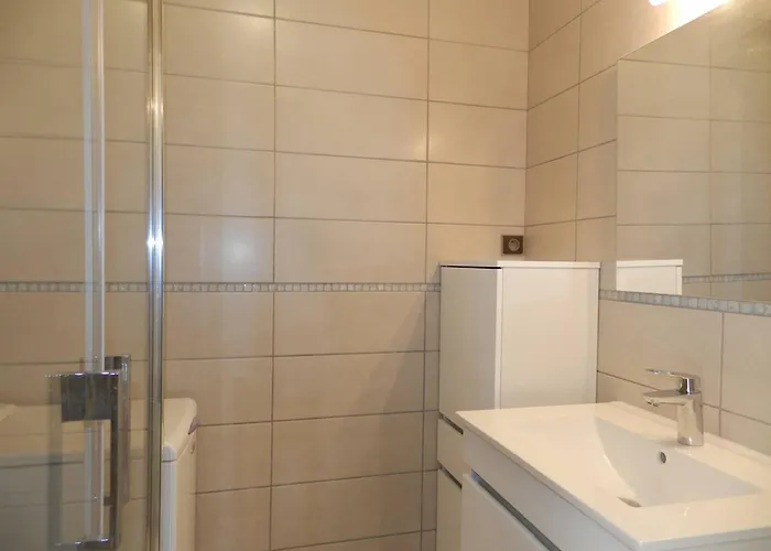 2 Pieces, Climatise, Parking, 4 Couchages - Fr-1-251-927